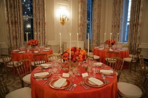 White_House_dinner_table_settings_Reagan_china[1]