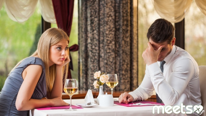 Couple is getting bored on first date