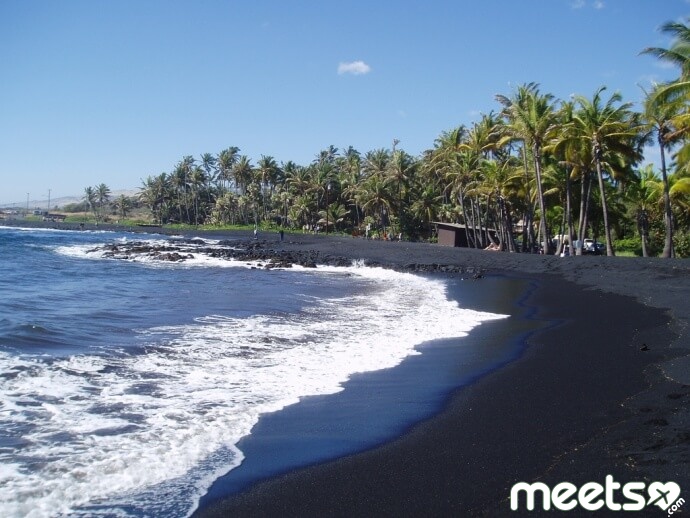 Punaluu-Black-Sand-Beach-Hawaii-3[1]