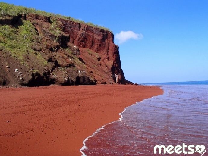 Red-Sand-Beach-Rabida-Galapagos[1]