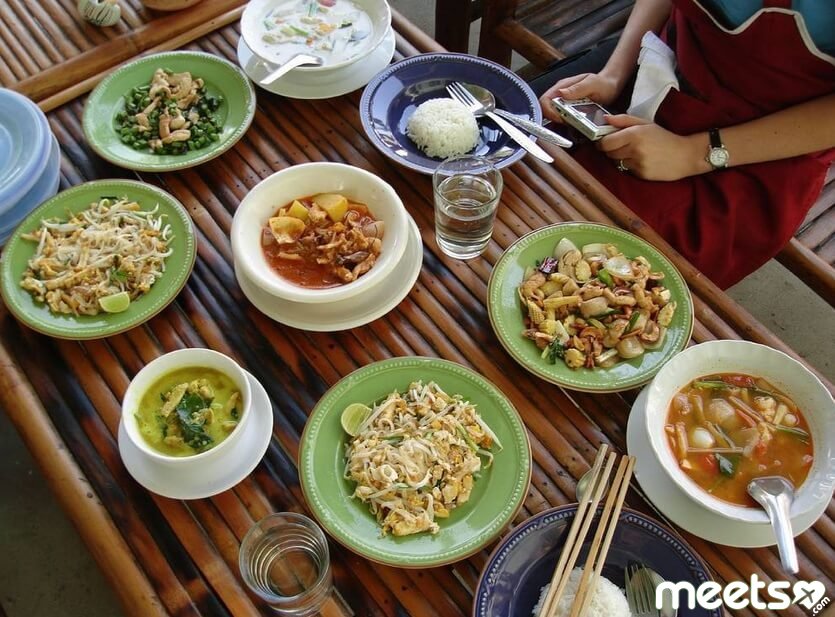 Основы тайского. Тайская кухня. Еда в Тайланде. Кухня Тайланда. Тайская еда в Тайланде.