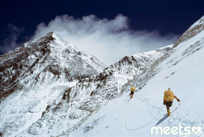 Climbing-Mount-Everest