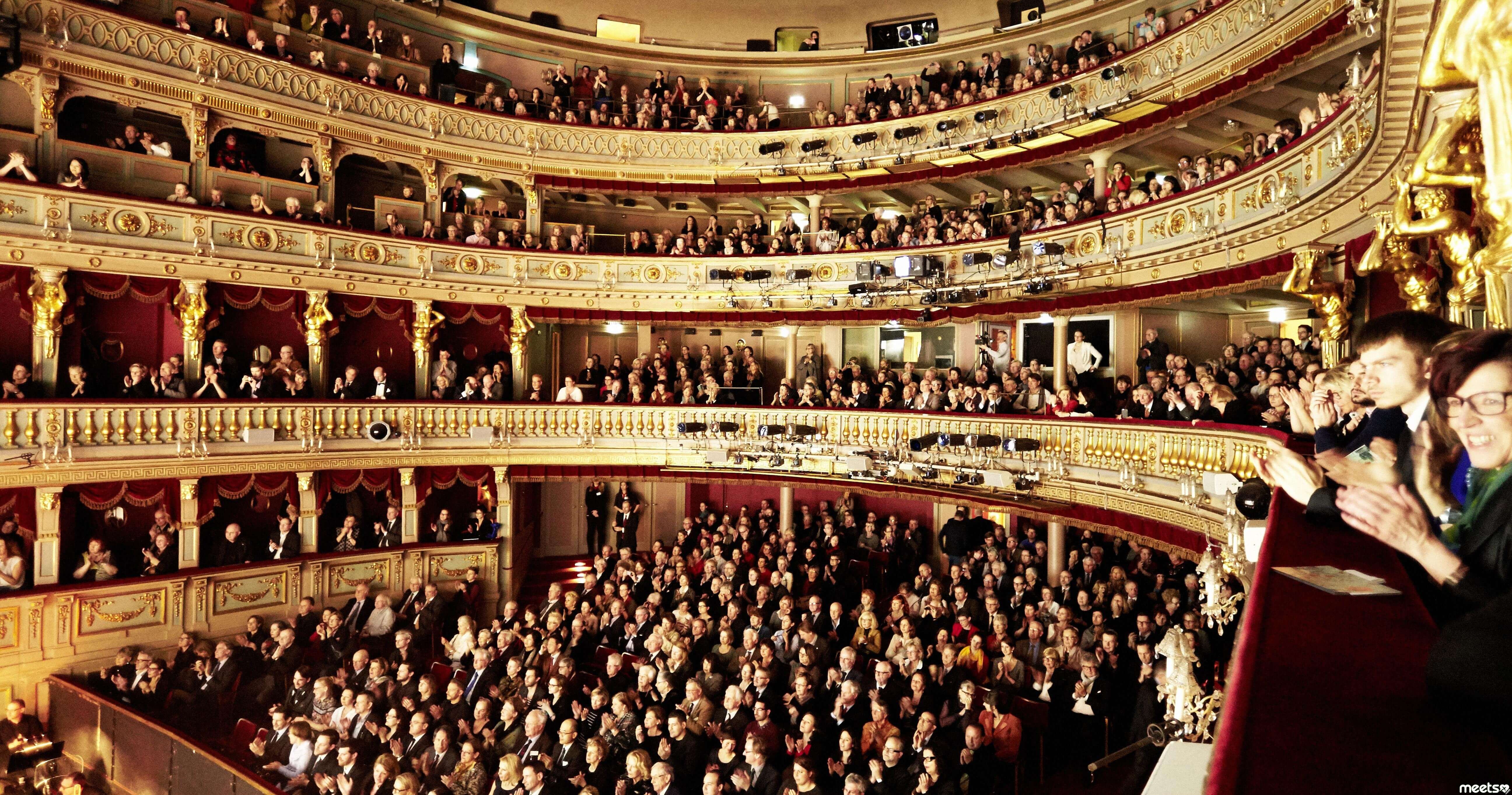 Театр вмещал зрителей. Венская опера. Оперный театр в Вене. Венская государственная опера Вена Австрия. Венская опера партер.
