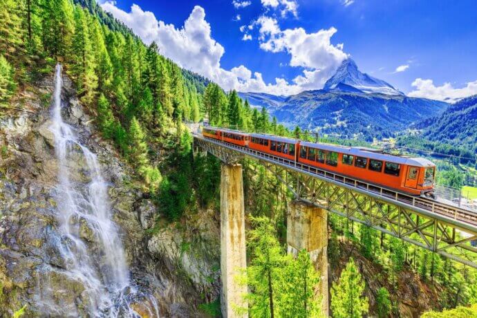 мост в горах швейцарии
