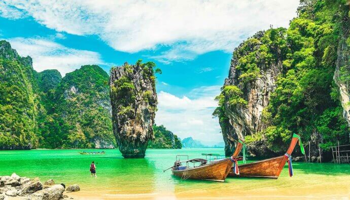 две лодки на воде в таиланде