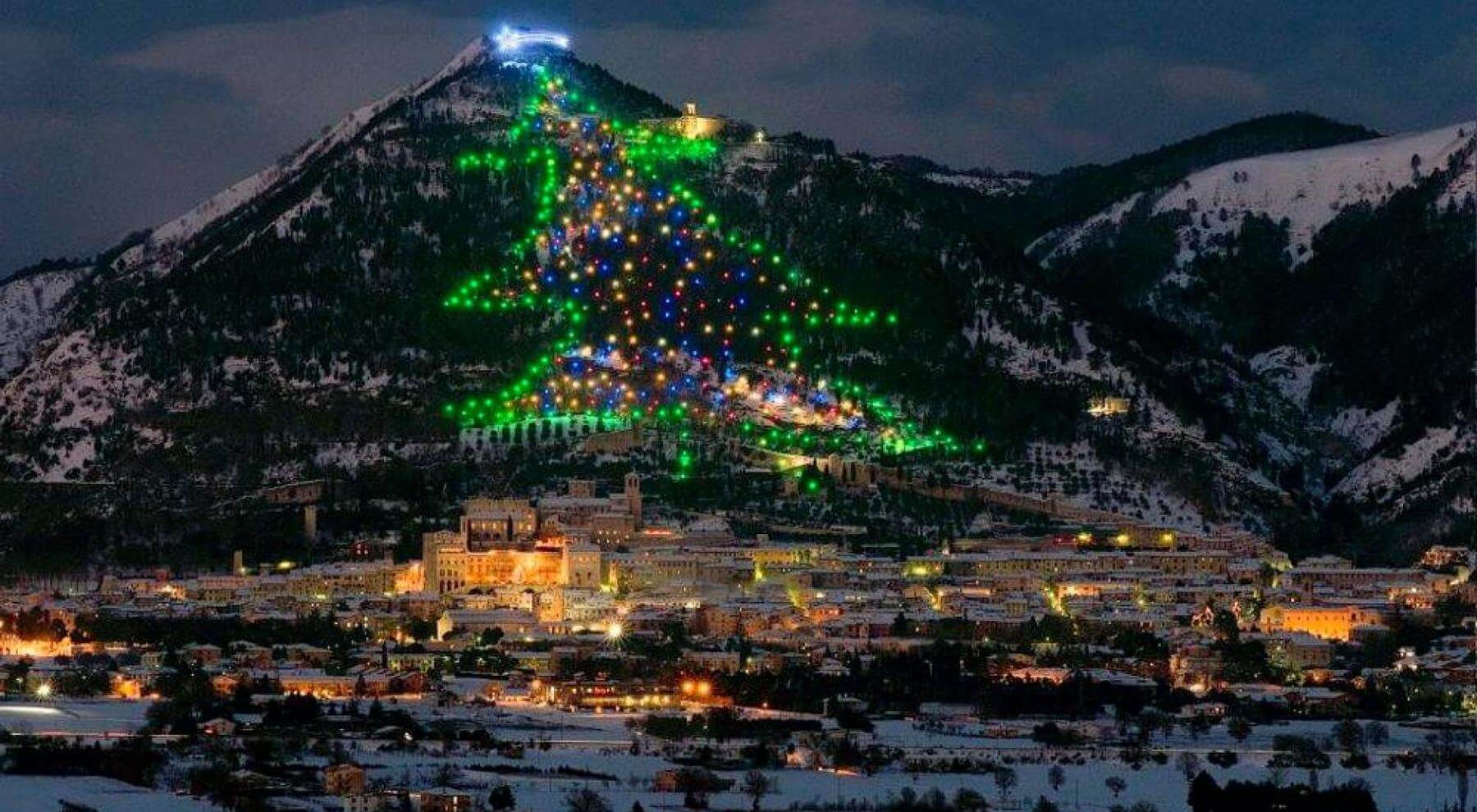 Рождественская елка Губбио в Италии